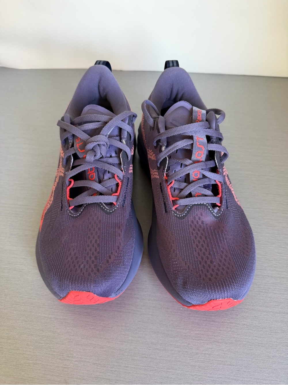Asics Novablast 5 Running Shoes with Coral Highlights - Picture 4 of 6